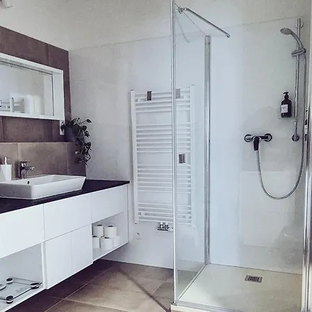 아파트 Modern 1-bedroom ǀ Ac, Free Parking